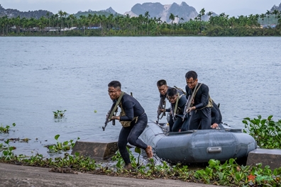 碧绿海上的练兵场