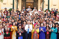 越共中央总书记、国家主席苏林会见全国民族地区的村寨族长、元老、艺人及乡贤代表