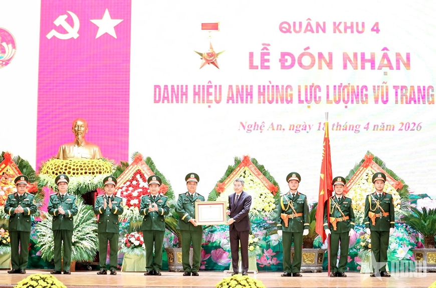 越南政府总理黎明兴：第四军区武装力量秉承英雄传统，出色地完成了所有分配的任务，继续谱写历史的光辉篇章