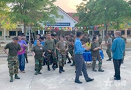 同柬埔寨军民一起欢度该国传统新年