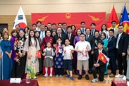 越南国会主席陈青敏会见在韩越南人代表
