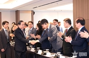 越南国会主席陈青敏会见韩国友人