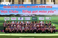 ພູ​ພຽງ​ໂມກ​ເຈົາ ຕ້ອນ​ຮັບ​ວັນ​ບຸນ​ເອ​ກະ​ລາດຢ່າງ​ຟົດ​ຟື້ນ​ມ່ວນ​ຊື່ນ
