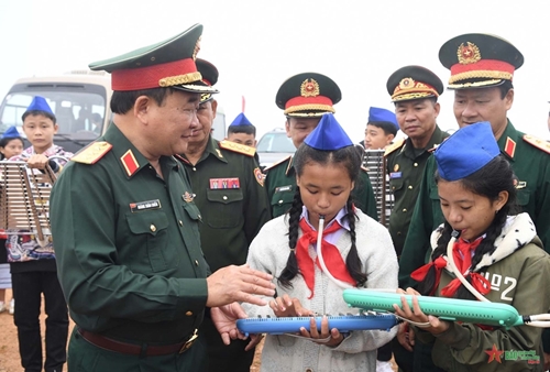 View - 	ກວດກາງານພົບປະແລກປ່ຽນມິດຕະພາບປ້ອງກັນຊາດເຂດຊາຍແດນ ຫວຽດນາມ-ລາວ ຄັ້ງທີສອງ ຮອບສຸດທ້າຍ