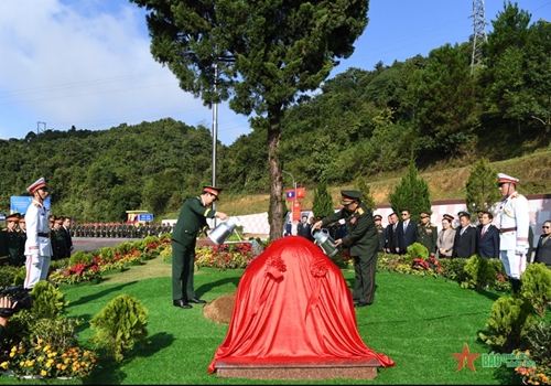 View - 	ກໍາລັງປົກປັກຮັກສາຊາຍແດນສອງປະເທດ ຫວຽດນາມ-ລາວ ລາດຕະເວນຮ່ວມ