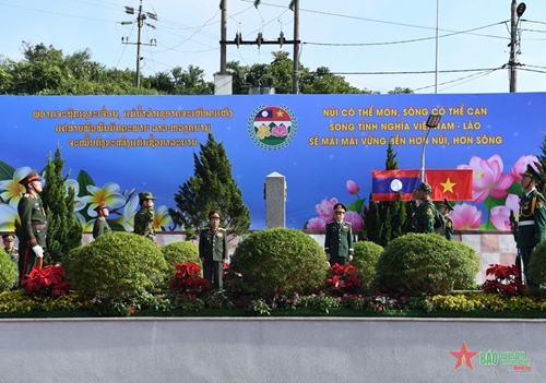 View - 	ກໍາລັງປົກປັກຮັກສາຊາຍແດນສອງປະເທດ ຫວຽດນາມ-ລາວ ລາດຕະເວນຮ່ວມ