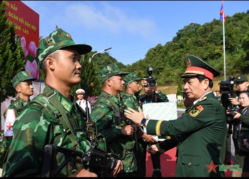 View - 	ກໍາລັງປົກປັກຮັກສາຊາຍແດນສອງປະເທດ ຫວຽດນາມ-ລາວ ລາດຕະເວນຮ່ວມ