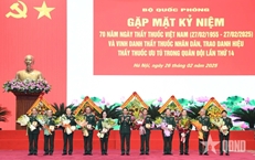 ເຊີດຊູແພດໝໍປະຊາຊົນ, ມອບນາມມະຍົດແພດໝໍດີເດັ່ນໃນກອງທັບ