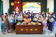 ກອງບັນຊາການທະຫານແຂວງຕວຽນກວາງ ມອບຂອງຂວັນໃຫ້ແກ່ນັກສຶກສາລາວ