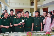 ນຳສະເໜີຊຸດປຶ້ມສະເຫຼີມສະຫຼອງ 50 ປີແຫ່ງວັນປົດປ່ອຍພາກໃຕ້, ທ້ອນໂຮມປະເທດຊາດເປັນເອກະພາບ