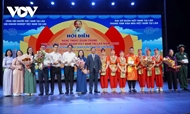 ງານປະກວດສະແດງສິລະປະຊົມເຊີຍວັນຄ້າຍວັນເກີດຂອງລຸງໂຮ່ ຢູ່ລາວ
