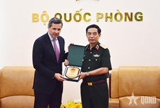 ລັດຖະມົນຕີ ຟານວັນຢາງ ຕ້ອນຮັບຮອງລັດຖະມົນຕີກະຊວງປ້ອງກັນປະເທດອີຕາລີ