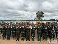 ລັດຖະມົນຕີກະຊວງປ້ອງກັນປະເທດ ຫວຽດນາມ-ລາວ-ກຳປູເຈຍ ເຂົ້າຮ່ວມການເຝິກຊ້ອມກອບກູ້ໄພພິບັດຮ່ວມລະຫວ່າງກອງທັບ 3 ປະເທດ