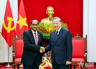 ທ່ານເລຂາທິການໃຫຍ່ ໂຕເລິມ ຕ້ອນຮັບທູດສິງກະໂປ ເຂົ້າຢ້ຽມອໍາລາ