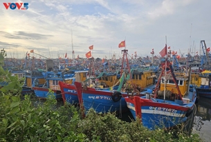 ພາຍຸ Kalmaegi ພັດເຂົ້າທະເລຕາເວັນອອກ, ບັນດາແຂວງທາງພາກກາງເປັນເຈົ້າການຮັບມື