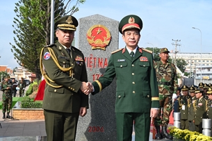 ງານພົບປະແລກປ່ຽນມິດຕະພາບປ້ອງກັນຊາດເຂດຊາຍແດນຫວຽດນາມ-ກໍາປູເຈຍ ຄັ້ງທີ 2 ປະສົບຜົນສຳເລັດຢ່າງຈົບງາມ