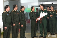 ຄະນະປະຕິບັດງານທະຫານເຂດ 1 ເດີນທາງໄປຮອດປະເທດລາວ ເພື່ອສະແດງສິລະປະ