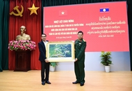 ຄະນະຊຸດຝຶກອົບຮົມພະນັກງານນໍາພາ-ຄຸ້ມຄອງສື່ມວນຊົນ ແລະໂຄສະນາລາວ ມາຢ້ຽມຢາມ ແລະເຮັດວຽກກັບໜັງສືພິມກອງທັບປະຊາຊົນຫວຽດນາມ