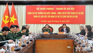 ທ່ານພົນເອກ ຟານວັນຢາງ ເຮັດວຽກກັບຄະນະພັກກອງບັນຊາການນະຄອນຫຼວງຮ່າໂນ້ຍ