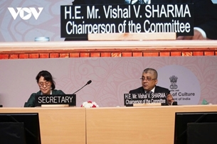 ອາຊີບເຮັດພາບພື້ນເມືອງ ດົງໂຮ່ ໄດ້ຮັບການຮັບຮອງເອົາເປັນມໍລະດົກວັດທະນະທຳບໍ່ເປັນວັດຖຸຂອງ UNESCO