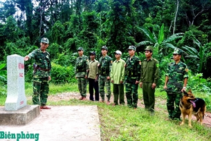 ຍົກສູງຄວາມຮູ້ດ້ານກົດໝາຍໃຫ້ແກ່ຖັນແຖວເຈົ້າກົກເຈົ້າເຫຼົ່າ, ນາຍບ້ານ, ຜູ້ມີອິດທິພົນຊື່ສຽງຢູ່ເຂດຊາຍແດນແຂວງກວາງຈິ