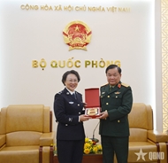 ພົນໂທ ຮວ່າງຊວນຈ໊ຽນ ຕ້ອນຮັບທີ່ປຶກສາທູດຕຳຫຼວດຈີນ