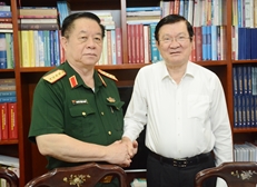 ທ່ານພົນເອກ ຫງວຽນຈ້ອງເຫງັຍ ຢ້ຽມຢາມ, ອວຍພອນບຸນເຕັດ ອະດີດການນຳພັກ, ລັດ