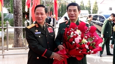 ທ່ານພົນເອກ ຟານວັນຢາງ ພົບປະກັບລັດຖະມົນຕີກະຊວງປ້ອງກັນປະເທດລາວ