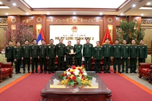 ກອງບັນຊາການທະຫານແຂວງຫົວພັນ ອວຍພອນບຸນເຕັດທະຫານເຂດ 2