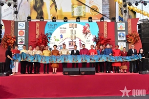 “ງານບຸນເຕັດ” ສະໜິດຕິດພັນນໍ້າໃຈມິດຕະພາບ ໄທ-ຫວຽດນາມ-ຈີນ-ລາວ