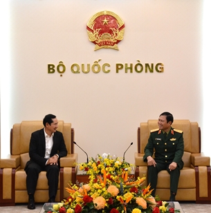 ພົນເອກ ຫງວຽນເຕິນເກືອງ ຕ້ອນຮັບຫົວໜ້າກົມໃຫຍ່ເສນາທິການກອງທັບປະຊາຊົນ ລາວ