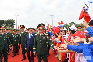 ທ່ານພົນເອກ ຟານວັນຢາງ ພ້ອມດ້ວຍຄະນະຜູ້ແທນຫວຽດນາມ ເຂົ້າຮ່ວມງານພົບປະແລກປ່ຽນ ຢູ່ ຈີນ