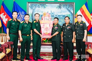 ຫົວໜ້າການທະຫານກອງບັນຊາການທະຫານແຂວງດົ່ງນາຍ ຢ້ຽຢມາມ, ອວຍພອນປີໃໝ່ ຢູ່ກໍາປູເຈຍ