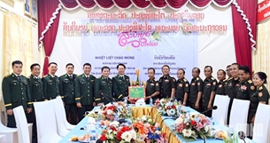 ທະຫານຊາຍແດນນະຄອນເຫວ້ ຢ້ຽມຢາມ ແລະອວຍພອນບຸນປີໃໝ່ກຳລັງປະກອບອາວຸດສອງແຂວງເຊກອງ ແລະສາລະວັນ