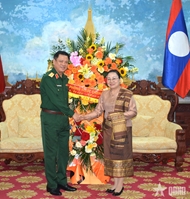 ຄະນະຜູ້ແທນກະຊວງປ້ອງກັນປະເທດຫວຽດນາມ ອວຍພອນເນື່ອງໃນໂອກາດບຸນປີໃໝ່ຂອງລາວ