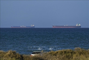 ການ​ປະ​ທະ​ກັນ ​ຢູ່​ຕາ​ວັນ​ອອກ​ກາງ: ປະ​ຊາ​ຄົມ​ສາ​ກົນ ​ຮຽກ​ຮ້ອງ​ຢຸດ​ຕິ​ການ​ປິດ​ລ້ອມ​ຊ່ອງ​ແຄບ​ທະ​ເລ Hormuz