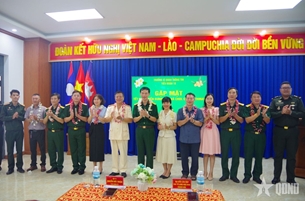 ໂຮງຮຽນນາຍທະຫານສື່ສານ ພົບປະອວຍພອນປີໃໝ່ລາວ ແລະກໍາປູເຈຍ