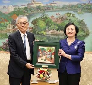 ທ່ານນາງ ຮອງນາຍົກລັດຖະມົນຕີ ຟ້າມທິແທງຈ່າ ຕ້ອນຮັບປະທານ ທັງເປັນຜູ້ອໍານວຍການໃຫຍ່ກຸຸຸ່ມບໍລິສັດ Erex