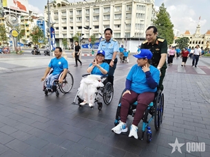 ຮ່ວມແຮງຮ່ວມໃຈເພື່ອຄົນພິການ, ຜ່ອນຄາຍອາການເຈັບປວດທາດພິດສີສົ້ມ/ດີໂອຊິນ