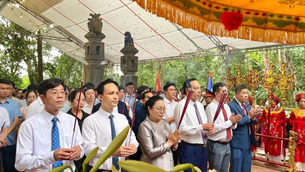 ງານບຸນປະກອບສ່ວນຮັດແໜ້ນສາຍພົວພັນລະຫວ່າງຫວຽດນາມ-ລາວ