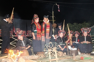 ប្លែកៗសកម្មភាព Han Khuong នៅ Chieng Khoi