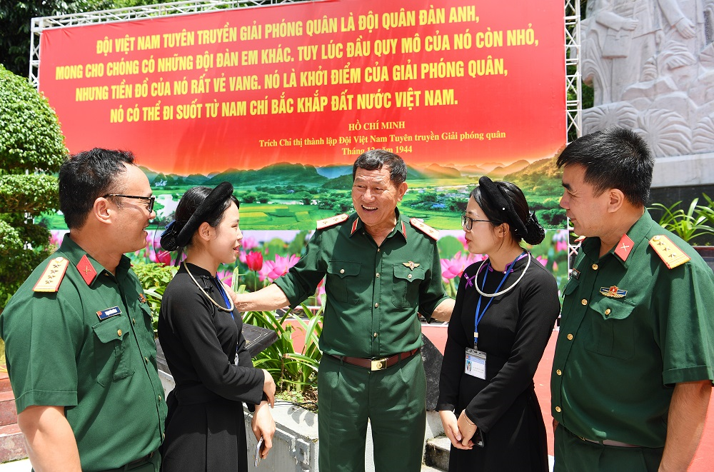 	៨០ ឆ្នាំពោរពេញទៅដោយមនោសញ្ចេតនា