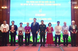 សហរដ្ឋអាមេរិកប្រគល់វត្ថុអនុស្សាវរីយ៍ក្នុងសម័យសង្គ្រាមរបស់យុទ្ធជនពលី និងអតីតយុទ្ធជនវៀតណាម