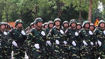 អបអរសាទរខួបលើកទី ៥០ ទិវាបង្រួបបង្រួមប្រទេសជាតិ៖ កងយោធពលខេមរភូមិន្ទ និងកងទ័ពប្រជាជនឡាវ ធ្វើសមយុទ្ធនៅខេត្ត Binh Duong