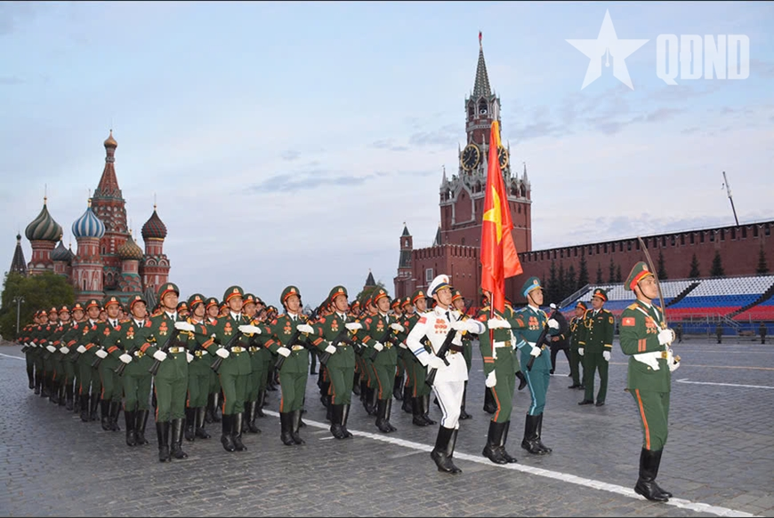 Gallery - 	រូបភាពគួរឲ្យចាប់អារម្មណ៍របស់ក្រុមបេសកកម្មនៃកងទ័ពប្រជាជនវៀតណាមដែលចូលរួមក្នុងពិធីព្យុហយាត្រានៅទីលានក្រហម