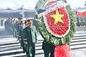 លោកឧត្តមសេនីយ៍ឯក Vo Minh Luong អញ្ជើញចូលរួមពិធីគោរពវិញ្ញាណក្ខន្ធ និងបញ្ចុះសពយុទ្ធជនពលីនៅខេត្ត Quang Tri