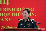លោកនាយឧត្តមសេនីយ៍ Nguyen Tan Cuong ជួបសណេះសំណាលជាមួយអ្នកបោះឆ្នោតនៅទីក្រុង Binh Duong