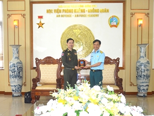 គណៈប្រតិភូអនុព័ន្ធយោធាកម្ពុជា បំពេញទស្សនកិច្ចនៅវិទ្យាស្ថានការពារអាកាស - កងទ័ពជើងអាកាស