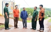បក្ស និងអ៊ំហូ ស្ថិតក្នុងបេះដូងរបស់ជនរួមជាតិនៃភូមិ Triel ជានិច្ច