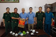 សួរសុខទុក្ខគ្រួសារយុទ្ធជននៃក្រុមឃោសនារំដោះវៀតណាម